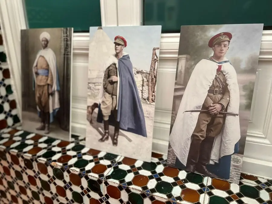 Exposici&oacute;n de Fotograf&iacute;as coloreadas en el Casino Militar / Daniel Hern&aacute;ndez