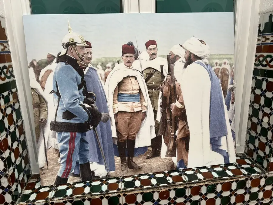 Exposici&oacute;n de Fotograf&iacute;as coloreadas en el Casino Militar / Daniel Hern&aacute;ndez
