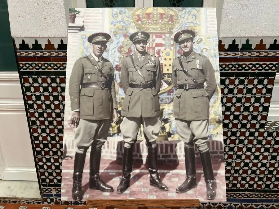 Exposici&oacute;n de Fotograf&iacute;as coloreadas en el Casino Militar / Daniel Hern&aacute;ndez