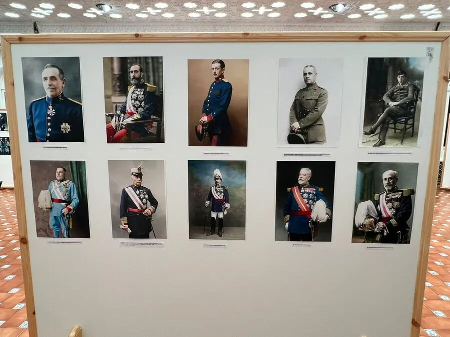 Exposici&oacute;n de Fotograf&iacute;as coloreadas en el Casino Militar / Daniel Hern&aacute;ndez