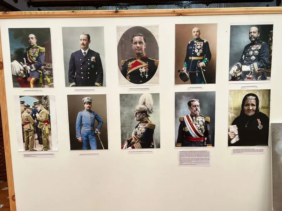 Exposici&oacute;n de Fotograf&iacute;as coloreadas en el Casino Militar / Daniel Hern&aacute;ndez
