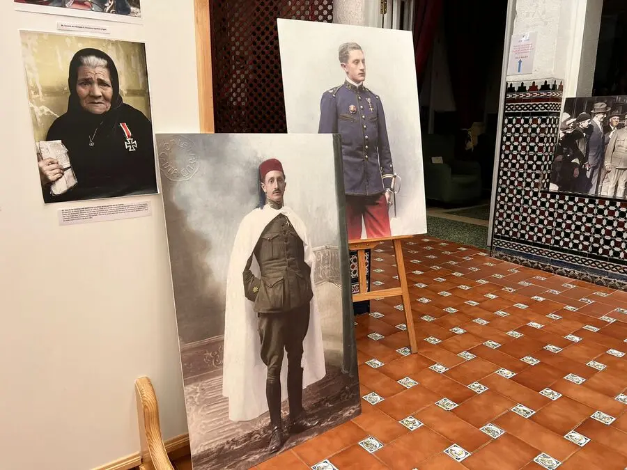 Exposici&oacute;n de Fotograf&iacute;as coloreadas en el Casino Militar / Daniel Hern&aacute;ndez