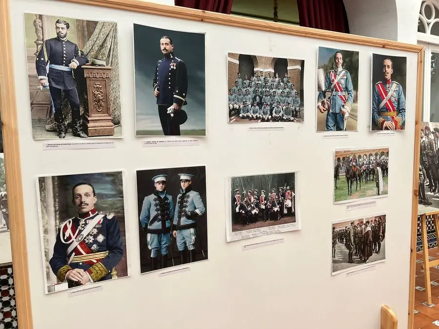 Exposici&oacute;n de Fotograf&iacute;as coloreadas en el Casino Militar / Daniel Hern&aacute;ndez