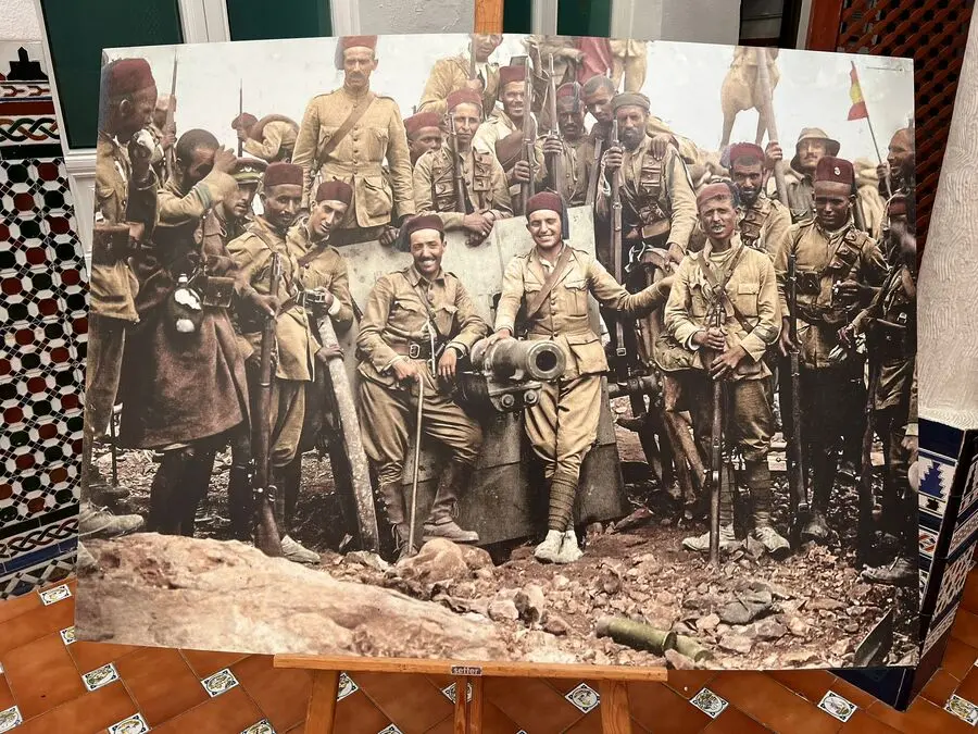 Exposici&oacute;n de Fotograf&iacute;as coloreadas en el Casino Militar / Daniel Hern&aacute;ndez