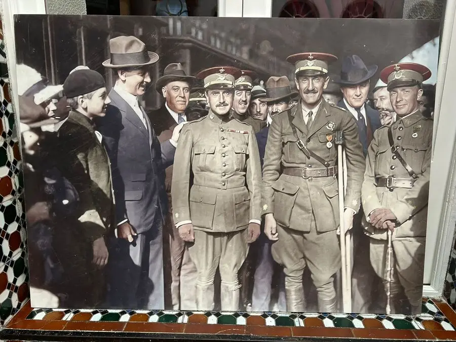 Exposici&oacute;n de Fotograf&iacute;as coloreadas en el Casino Militar / Daniel Hern&aacute;ndez
