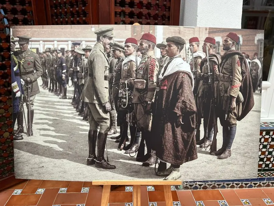 Exposici&oacute;n de Fotograf&iacute;as coloreadas en el Casino Militar / Daniel Hern&aacute;ndez