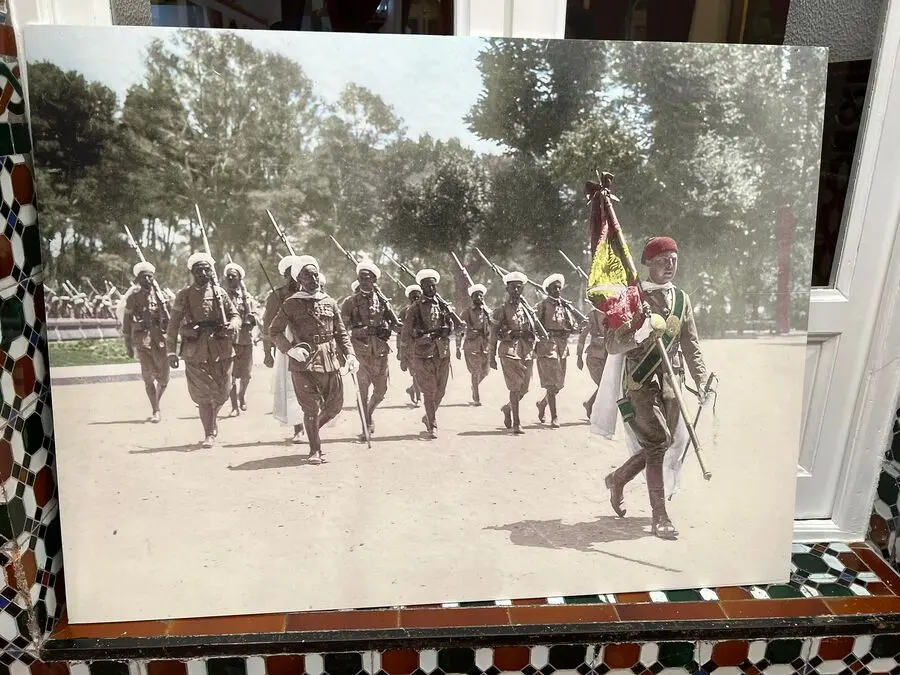 Exposici&oacute;n de Fotograf&iacute;as coloreadas en el Casino Militar / Daniel Hern&aacute;ndez