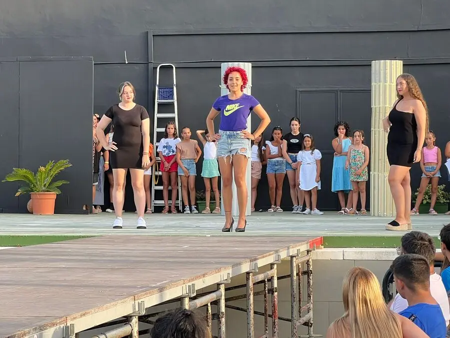 Ensayo del Certamen para la elecci&oacute;n de la Reina de las Fiestas 2023 / Daniel Hern&aacute;ndez