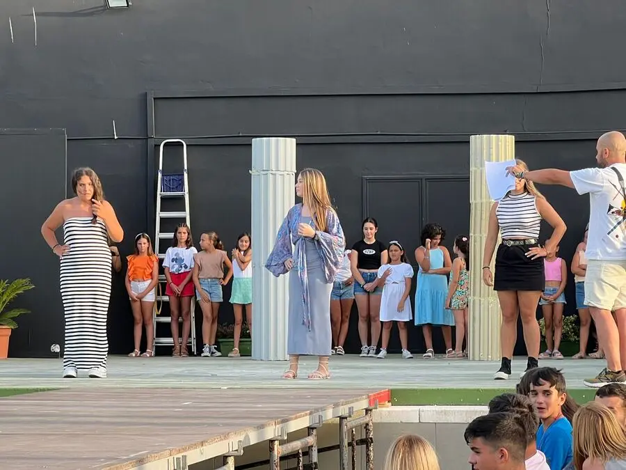Ensayo del Certamen para la elecci&oacute;n de la Reina de las Fiestas 2023 / Daniel Hern&aacute;ndez