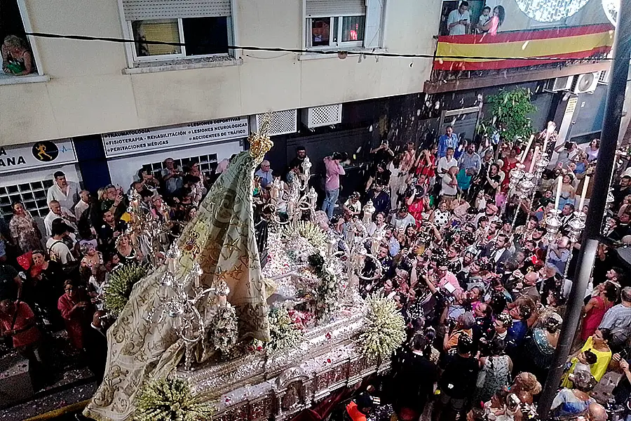 Procesi&oacute;n de la Virgen por la Calle Jaudenes / C&eacute;sar Mart&iacute;n