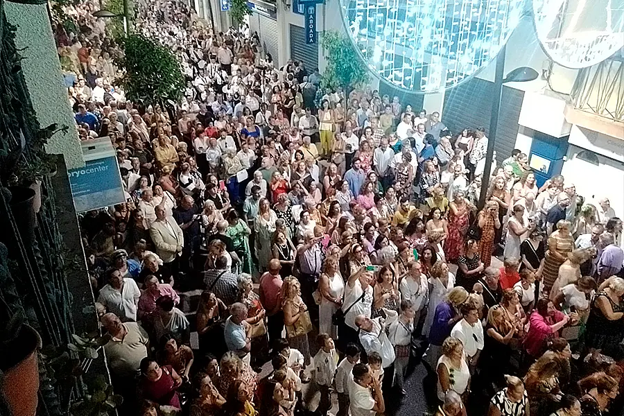 Procesi&oacute;n de la Virgen por la Calle Jaudenes / C&eacute;sar Mart&iacute;n