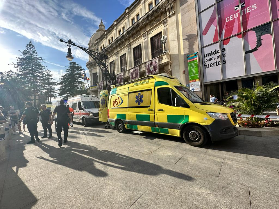 Incendio en el Hotel Puerta de &Aacute;frica  (3)