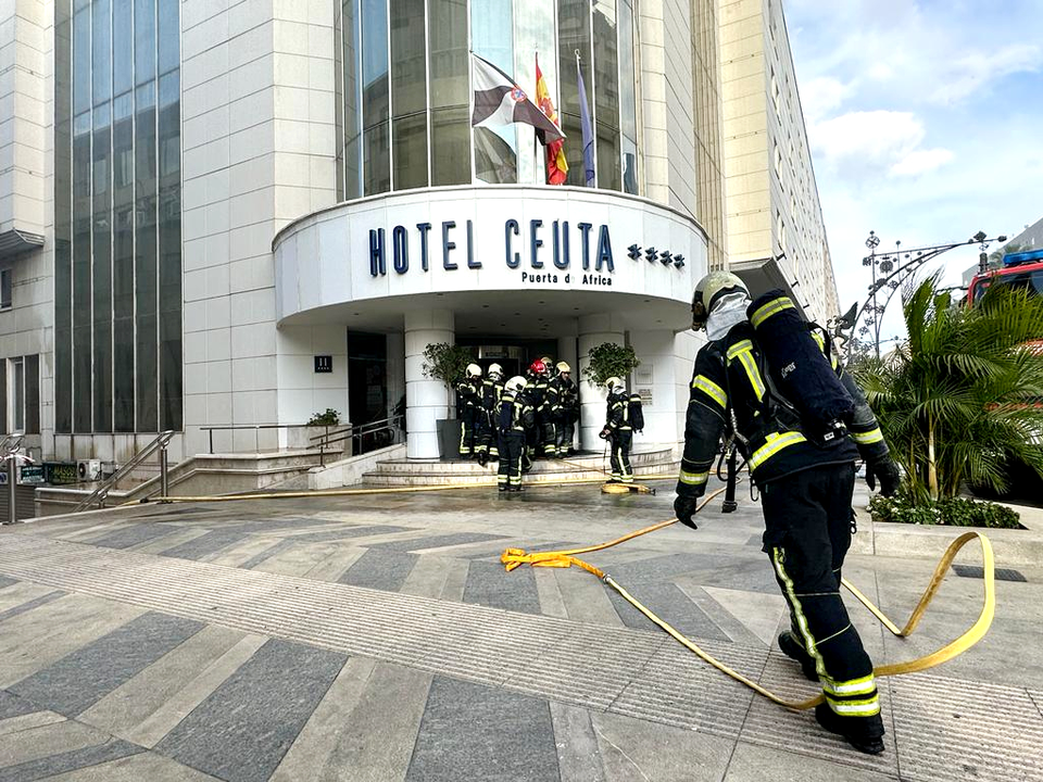 Incendio en el Hotel Puerta de &Aacute;frica / Mohammed Ettouileb