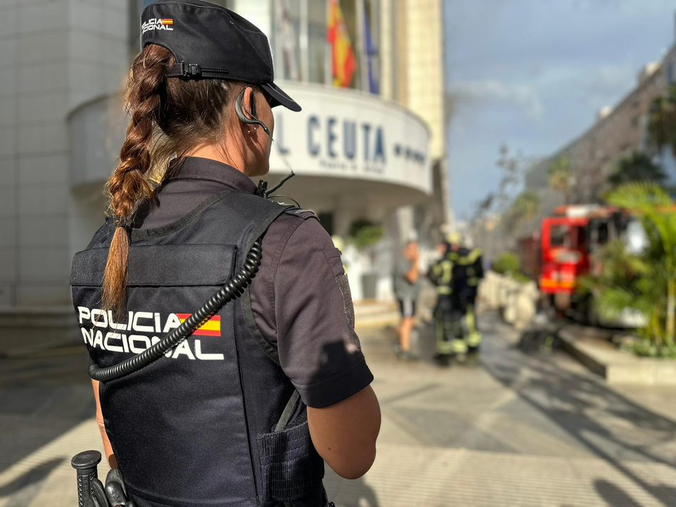 Incendio en el Hotel Puerta de &Aacute;frica (3)