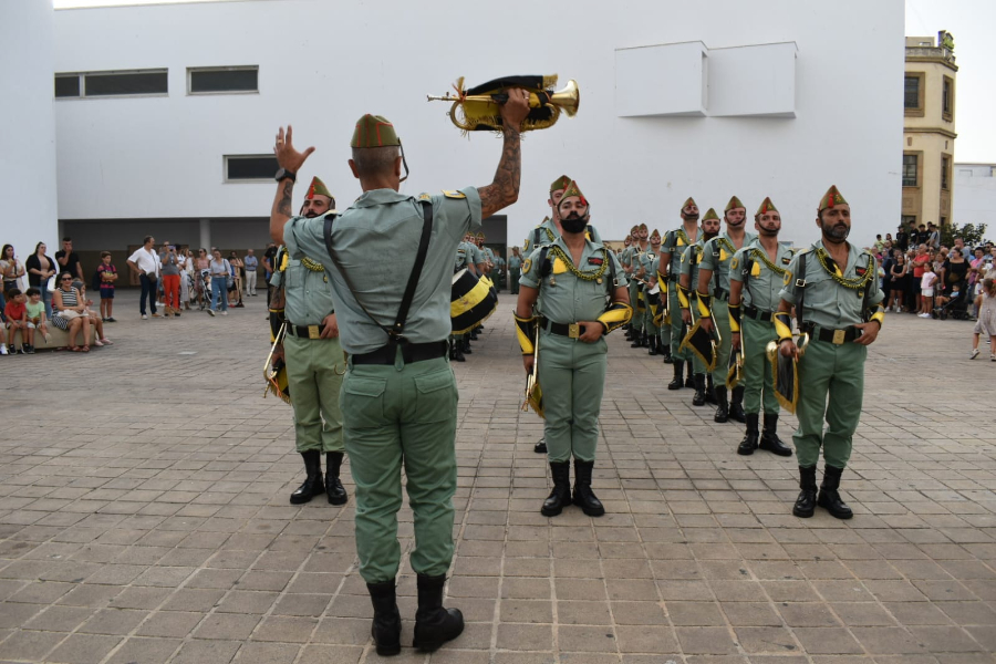 Exhibici&oacute;n de La Legi&oacute;n en las calles del centro de la ciudad / Rafa B&aacute;ez