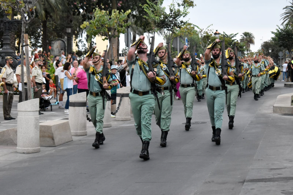 Arriado de Bandera protagonizado por La legi&oacute;n