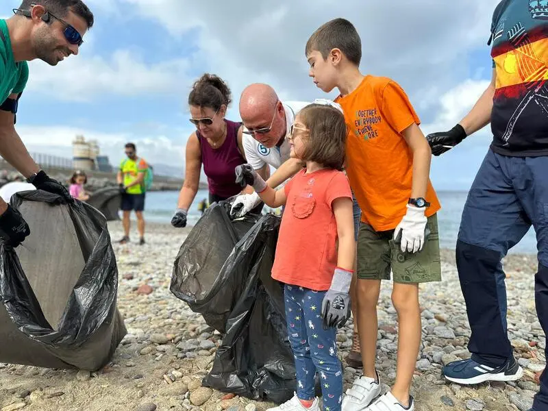 Burbujas, CECAM y la Guardia Civil, unidos por el Medio Ambiente/ Mohamed Ettouileb