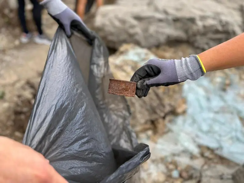 Burbujas, CECAM y la Guardia Civil, unidos por el Medio Ambiente/ Mohamed Ettouileb