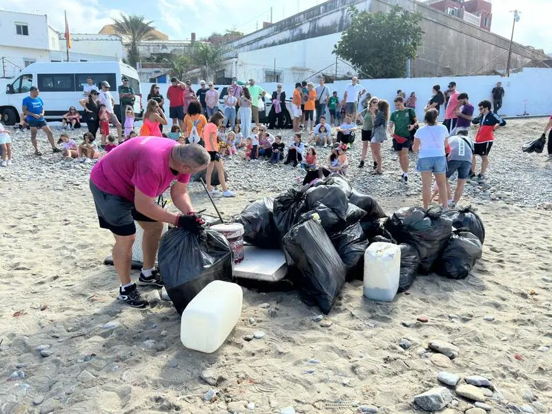 Burbujas, CECAM y la Guardia Civil, unidos por el Medio Ambiente/ Mohamed Ettouileb