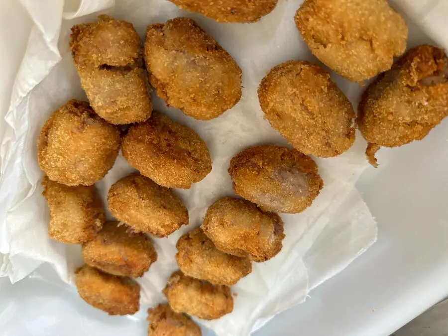 Tapeo solidario en El Roc&iacute;o / Mohamed Ettuoileb