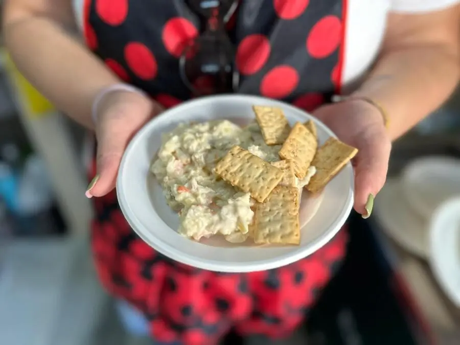 Tapeo solidario en El Roc&iacute;o / Mohamed Ettuoileb