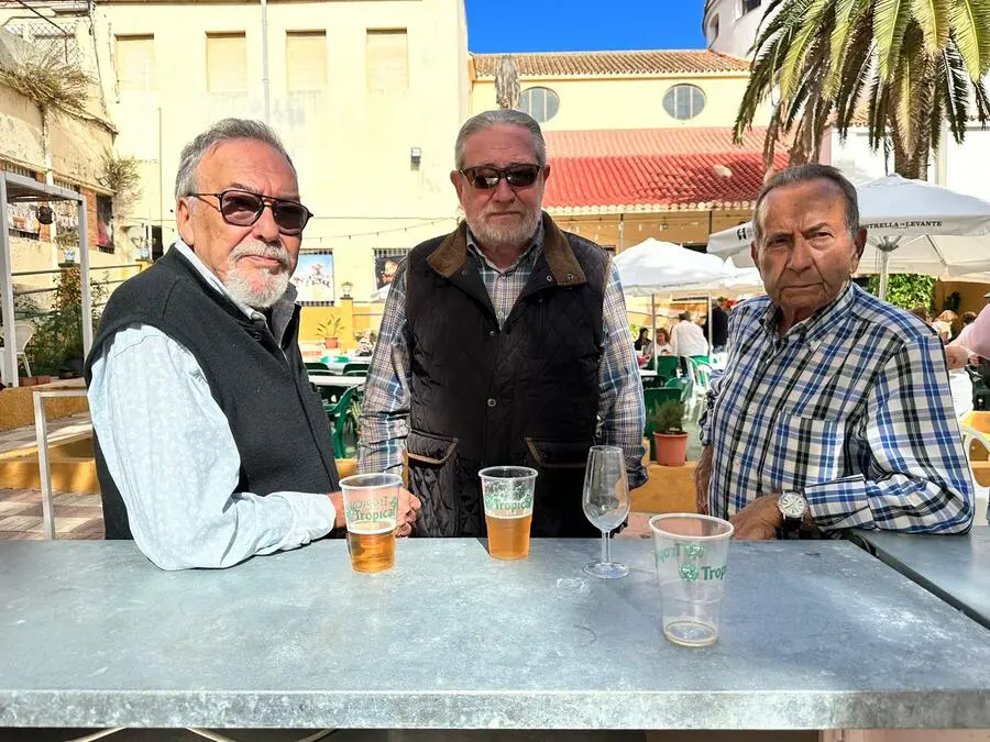 Tapeo solidario en El Roc&iacute;o / Mohamed Ettuoileb