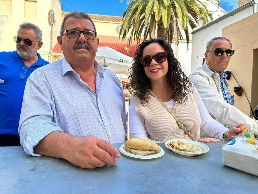 Tapeo solidario en El Roc&iacute;o / Mohamed Ettuoileb