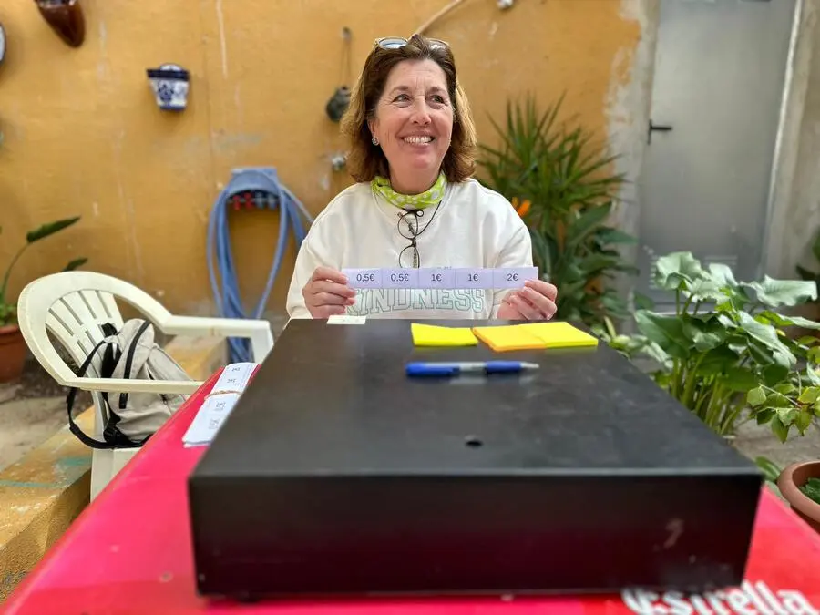Tapeo solidario en El Roc&iacute;o / Mohamed Ettuoileb