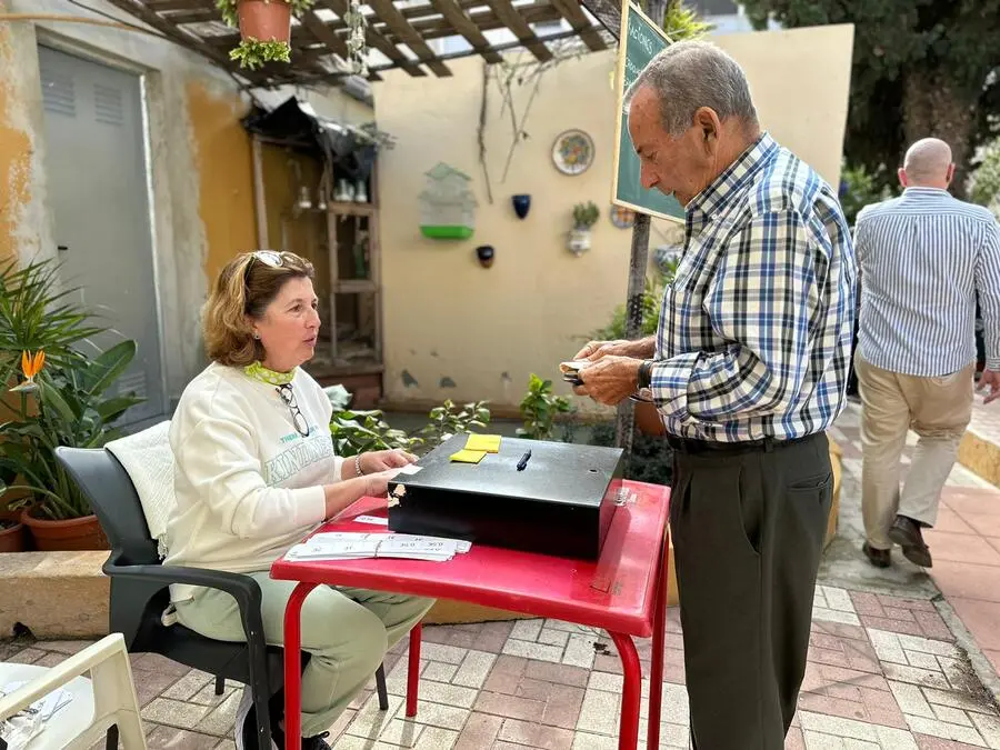Tapeo solidario en El Roc&iacute;o / Mohamed Ettuoileb