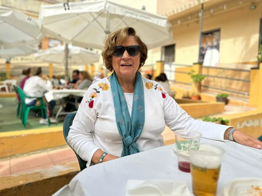 Tapeo solidario en El Roc&iacute;o / Mohamed Ettuoileb