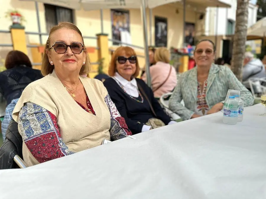Tapeo solidario en El Roc&iacute;o / Mohamed Ettuoileb