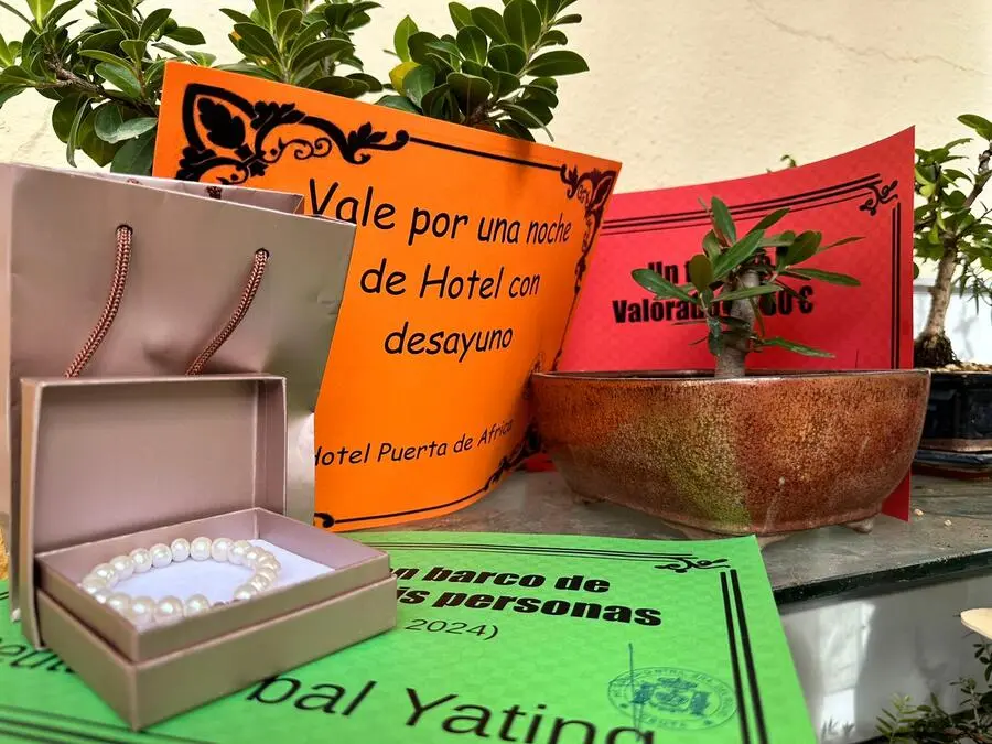 Tapeo solidario en El Roc&iacute;o / Mohamed Ettuoileb