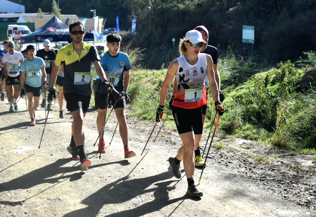 Izaskun Bengoa y Pedro Romero, grandes triunfadores de la 'Anyera Nordic Walking C&aacute;mara de Comercio de Ceuta'