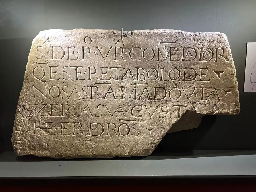 Exposici&oacute;n Arqueol&oacute;gica en el Museo del Revell&iacute;n / Daniel Hern&aacute;ndez