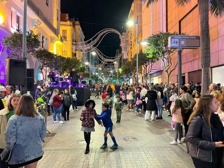 Inauguraci&oacute;n del alumbrado ornamental de Navidad / Daniel Hern&aacute;ndez
