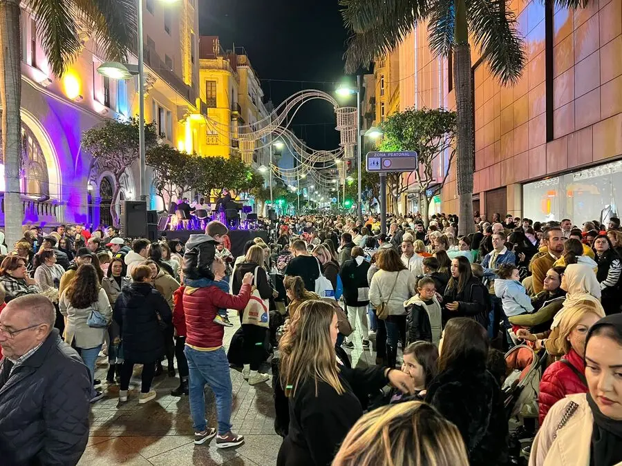 Inauguraci&oacute;n del alumbrado ornamental de Navidad / Daniel Hern&aacute;ndez