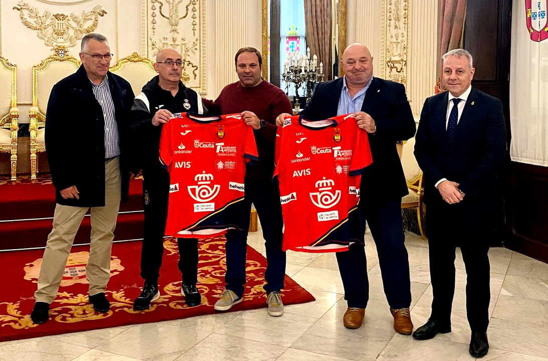 Recibimiento a los 'Hispanos' en el Sal&oacute;n del Trono  (1)
