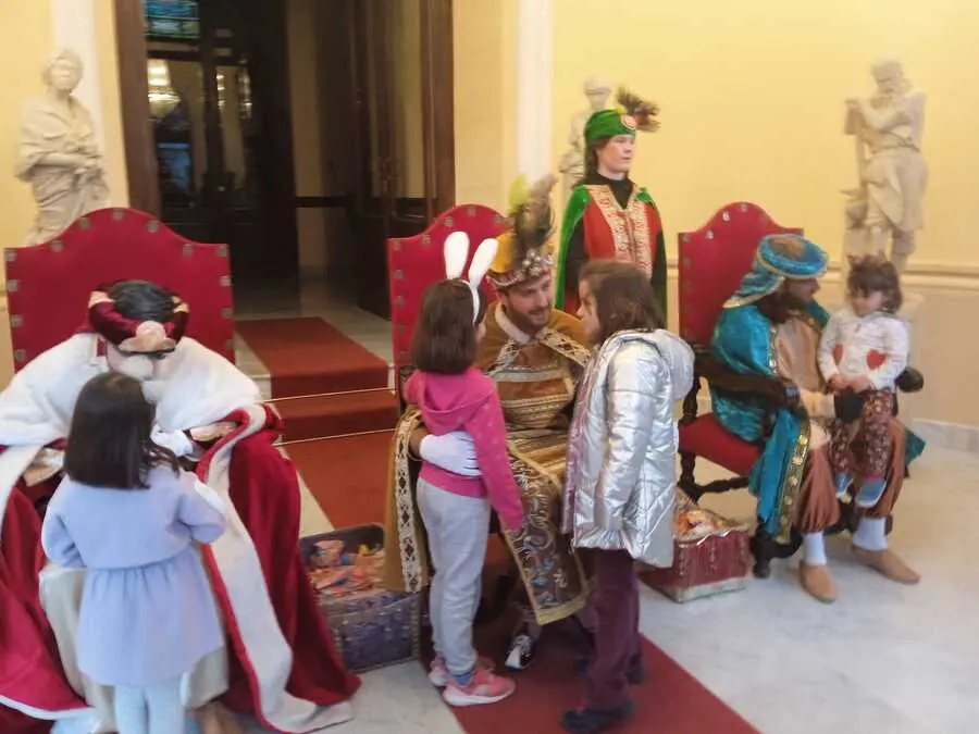 Recepci&oacute;n de los emisarios de Sus Majestades / C&eacute;sar Mart&iacute;n