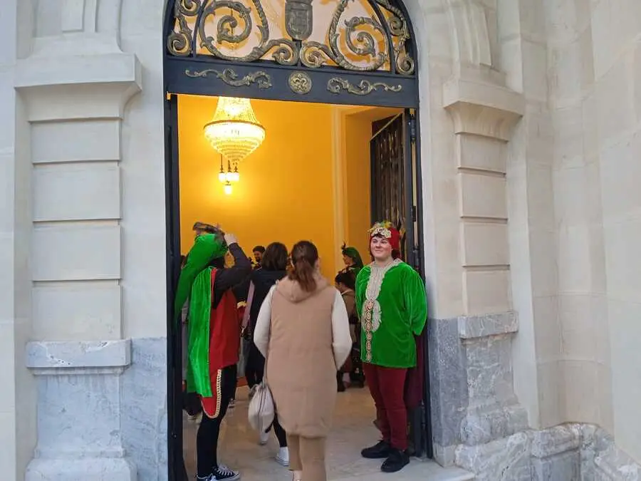 Recepci&oacute;n de los emisarios de Sus Majestades / C&eacute;sar Mart&iacute;n