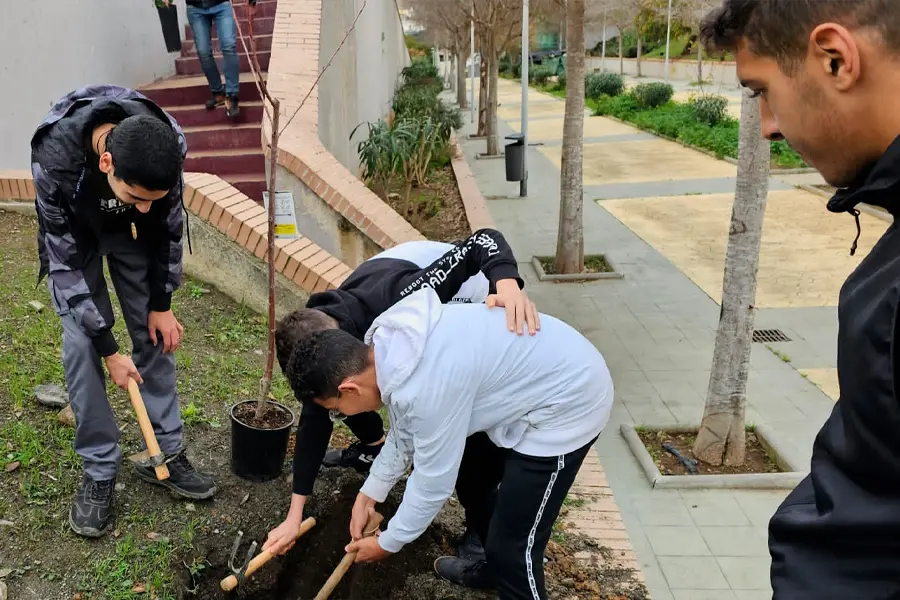Un &aacute;rbol, un ni&ntilde;o / FPAV