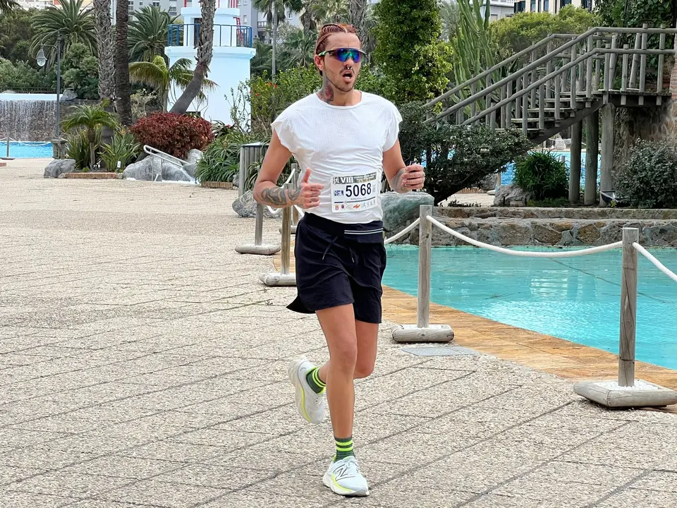 Paso de la Cuna de la Legi&oacute;n por el Parque Mar&iacute;timo / Daniel Hern&aacute;ndez