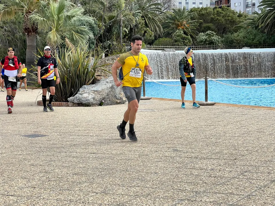 Paso de la Cuna de la Legi&oacute;n por el Parque Mar&iacute;timo / Daniel Hern&aacute;ndez