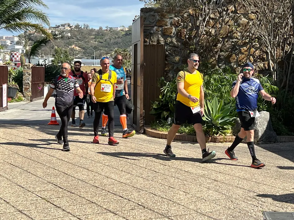 Paso de la Cuna de la Legi&oacute;n por el Parque Mar&iacute;timo / Daniel Hern&aacute;ndez