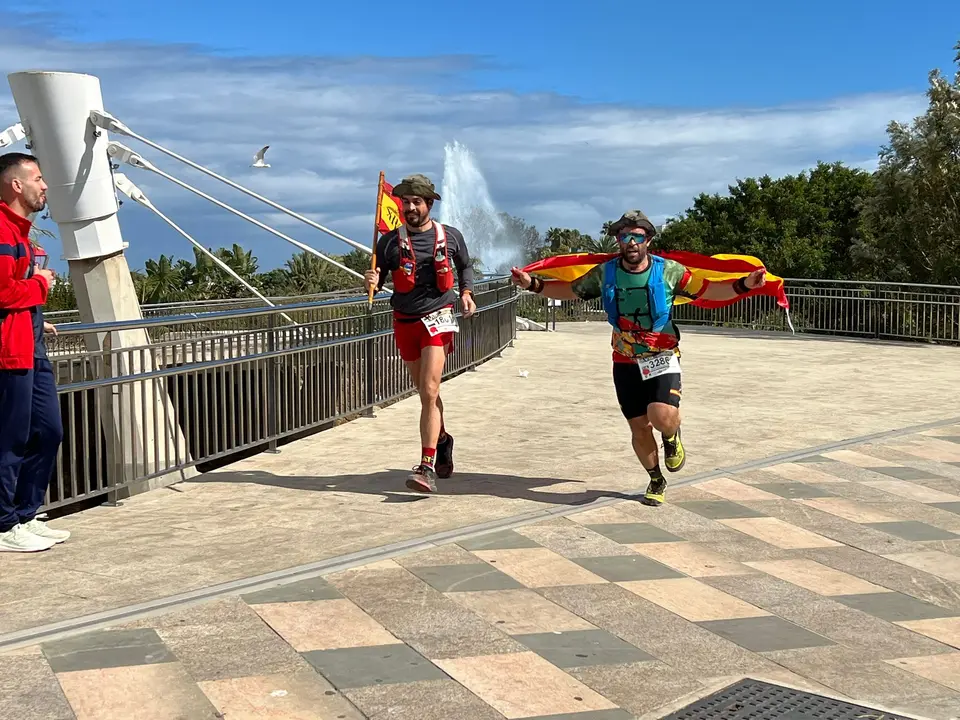 Paso de la Cuna de la Legi&oacute;n por el Parque Mar&iacute;timo / Daniel Hern&aacute;ndez