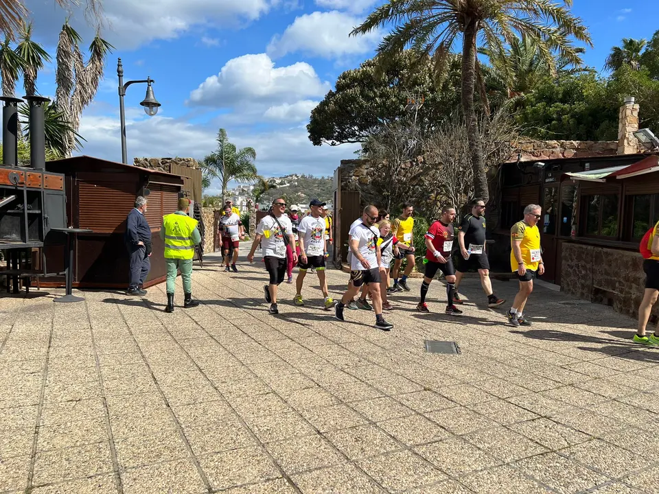 Paso de la Cuna de la Legi&oacute;n por el Parque Mar&iacute;timo / Daniel Hern&aacute;ndez