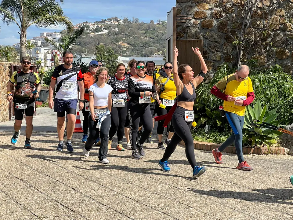 Paso de la Cuna de la Legi&oacute;n por el Parque Mar&iacute;timo / Daniel Hern&aacute;ndez
