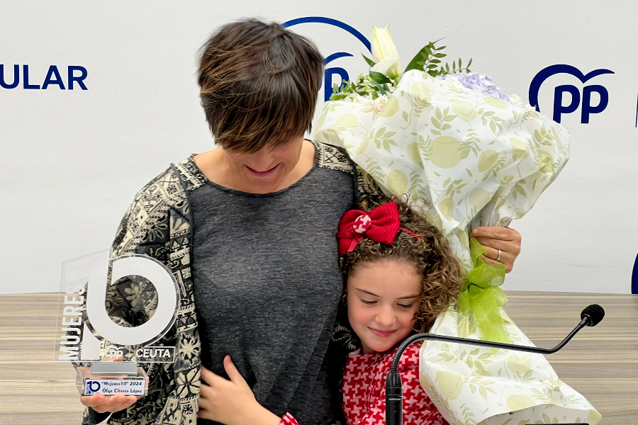 El PP reconoce a Olga Chaves con su galard&oacute;n 'Mujeres 10' / Daniel Hern&aacute;ndez
