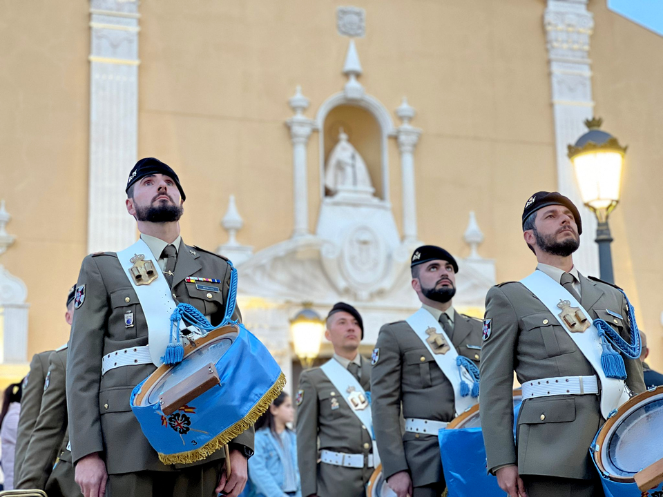 Arriado de Bandera por el aniversario del Regimiento de Caballer&iacute;a Montesa - 3 . Dani Hern&aacute;dez