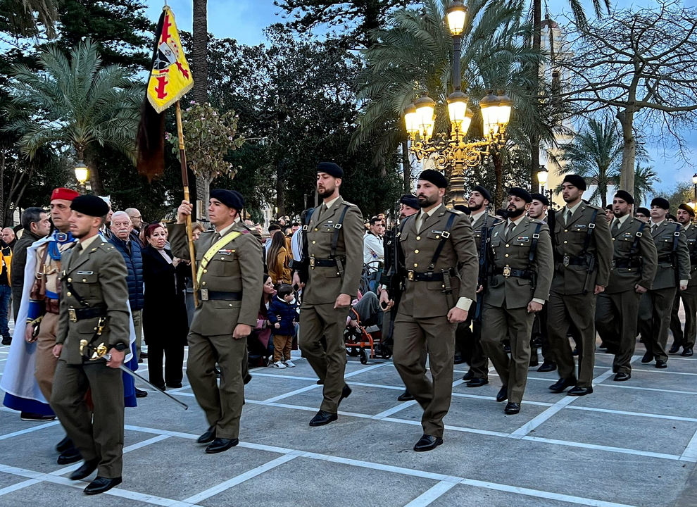 Arriado de Bandera por el aniversario del Regimiento de Caballer&iacute;a Montesa - 3 (15)