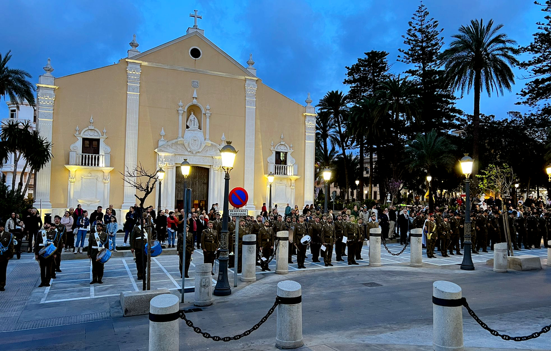 Arriado de Bandera por el aniversario del Regimiento de Caballer&iacute;a Montesa - 3 (7)